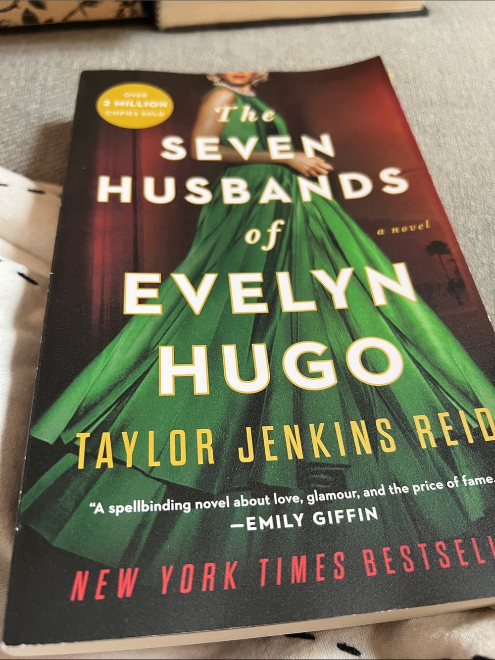 The Seven Husbands of Evelyn Hugo by Taylor Jenkins Reid - Green Paperback